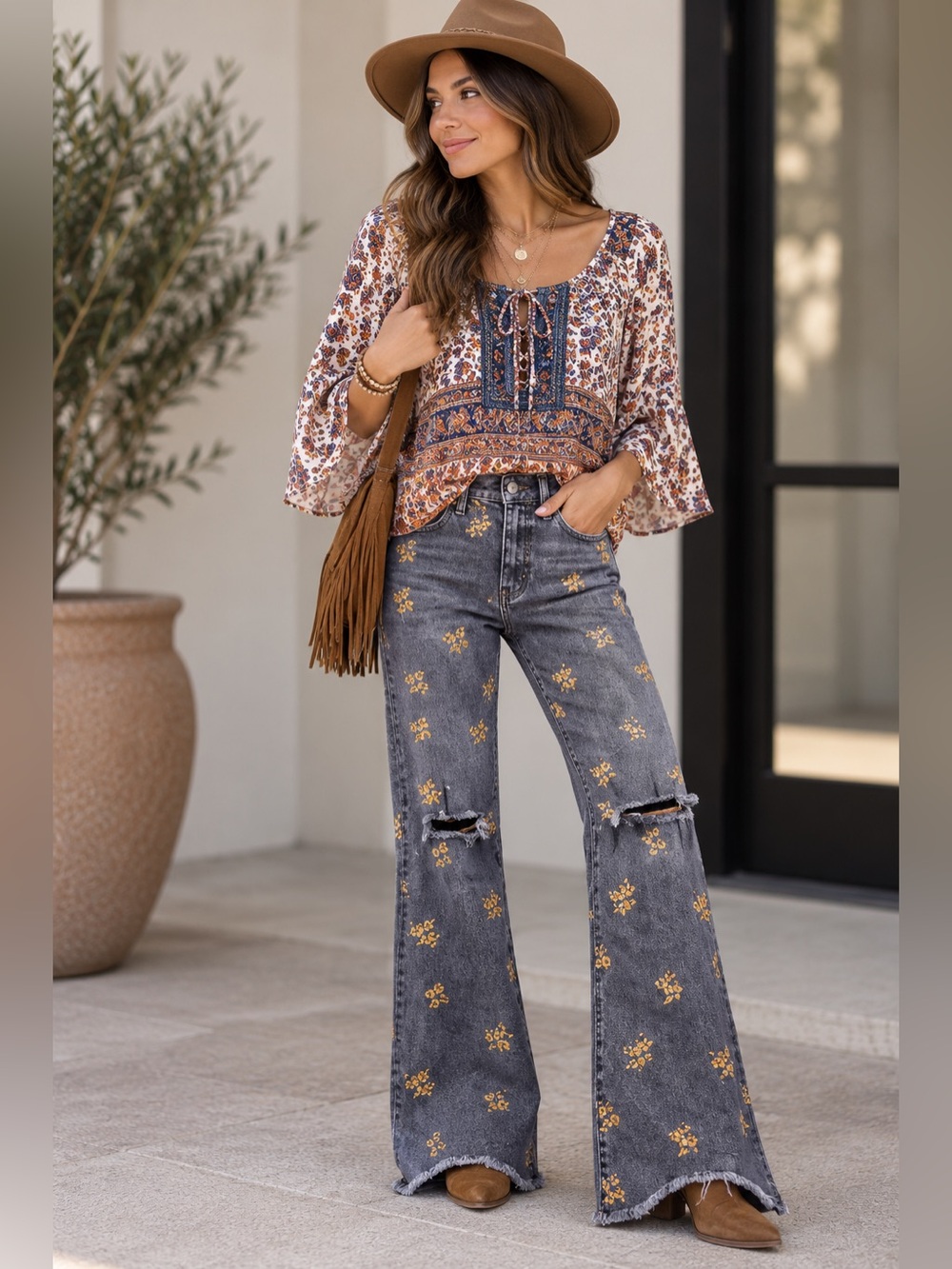 Driftwood Eva Flare Jeans Black Floral Embroidered‎ Distressed W28